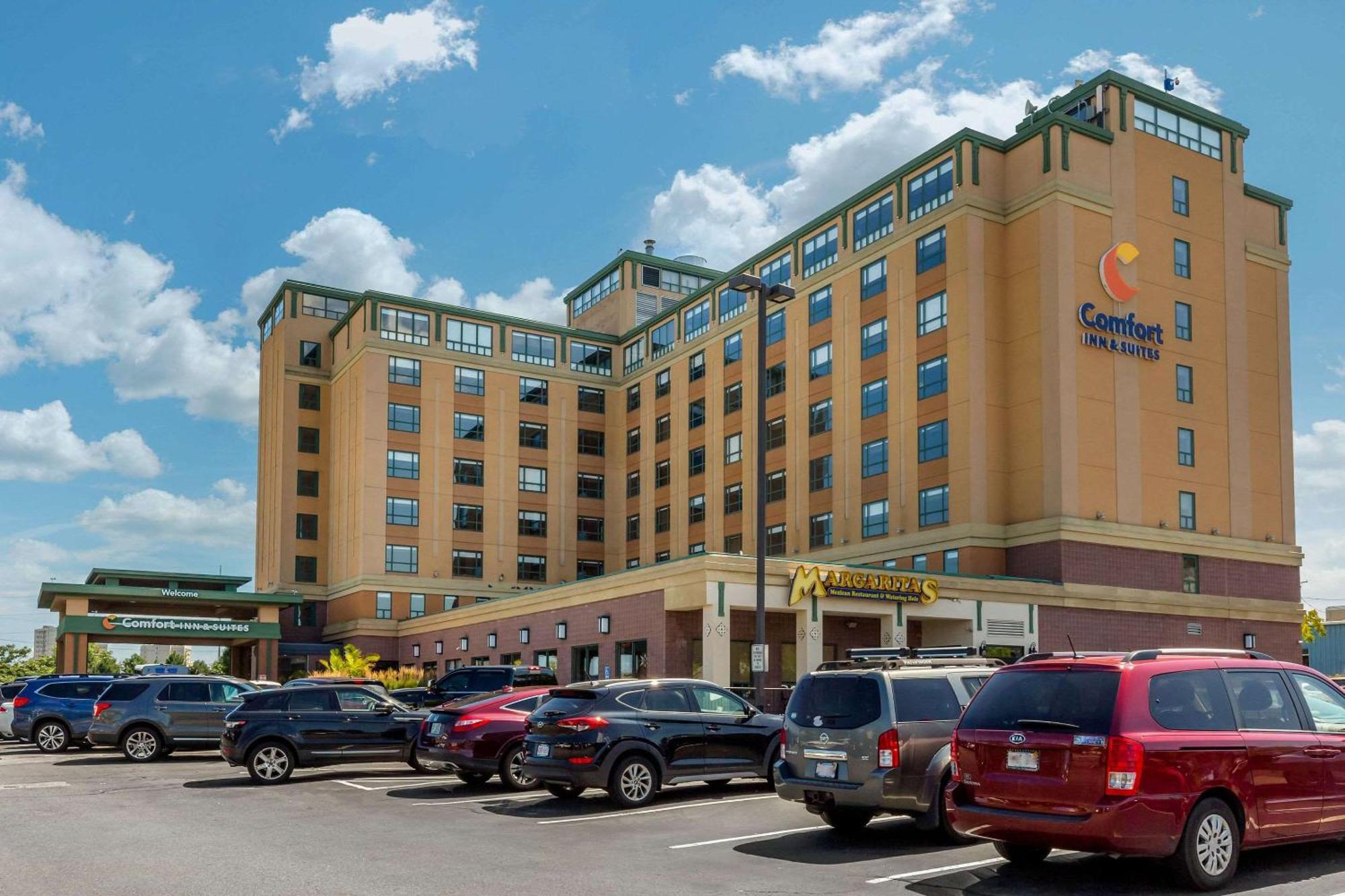 Comfort Inn & Suites Logan International Airport Revere Exterior photo