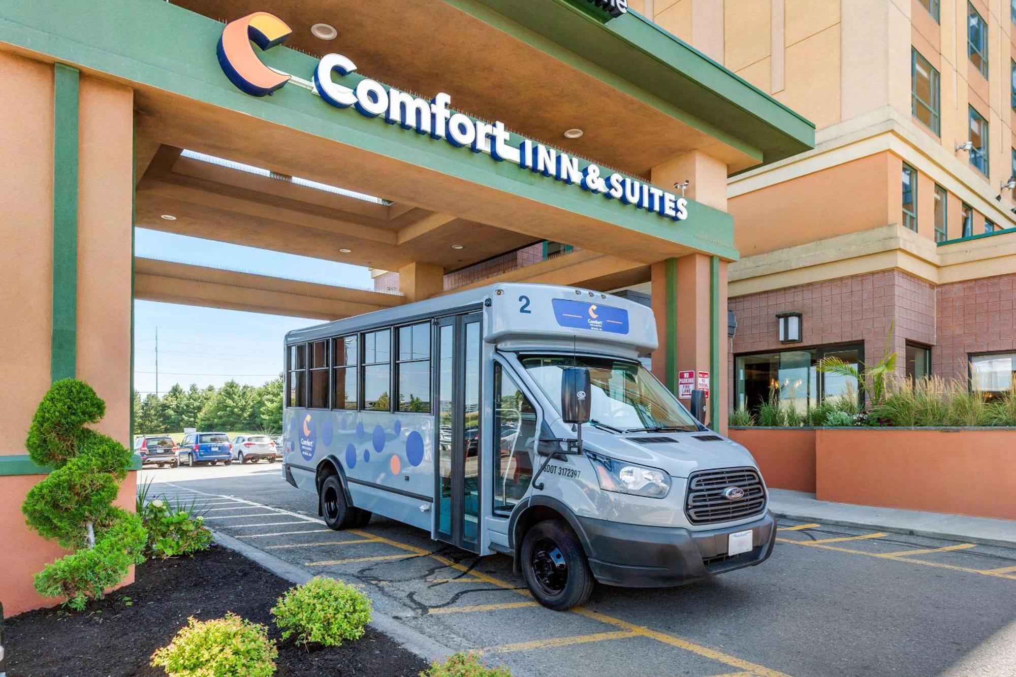 Comfort Inn & Suites Logan International Airport Revere Exterior photo