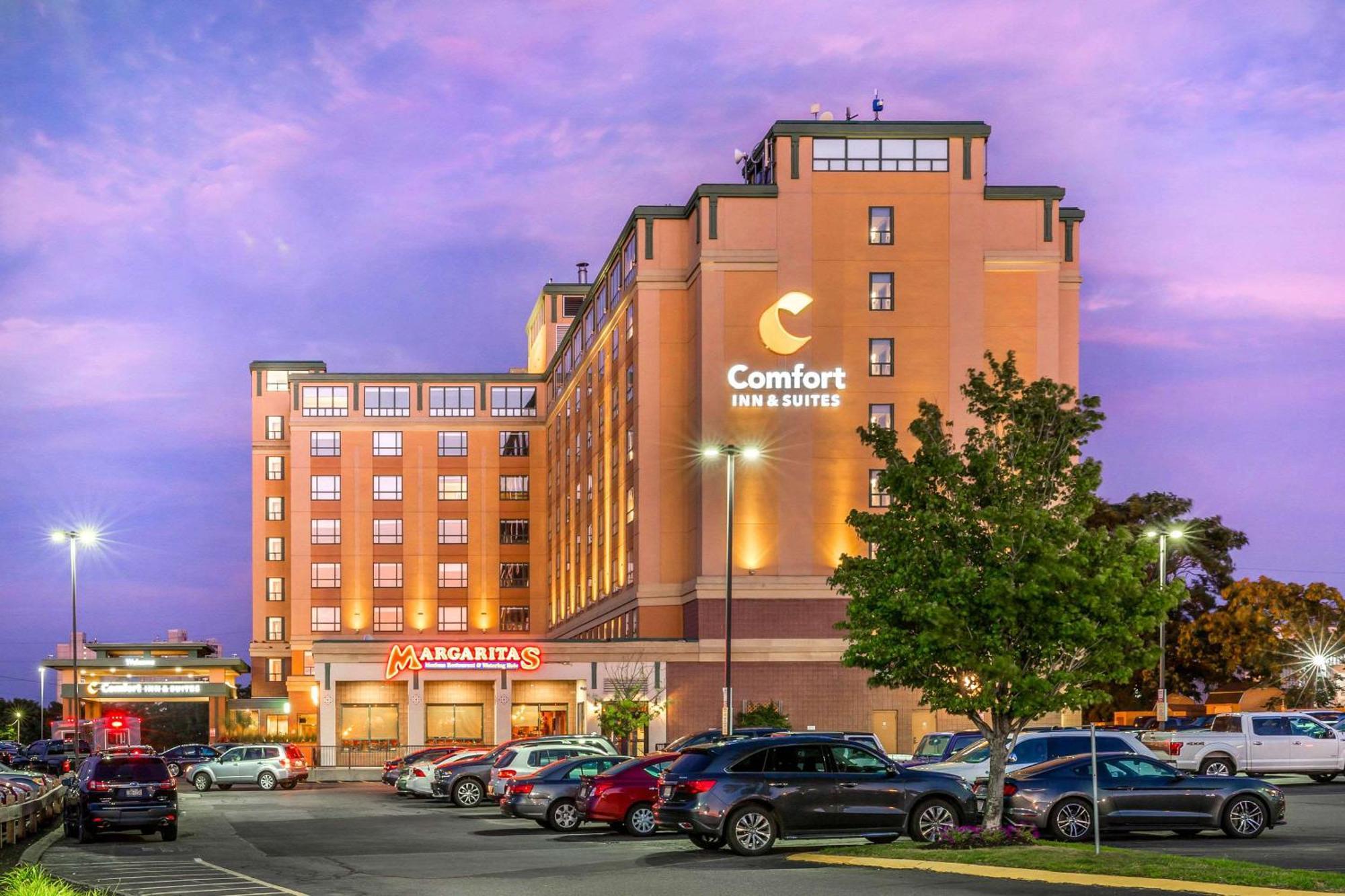 Comfort Inn & Suites Logan International Airport Revere Exterior photo